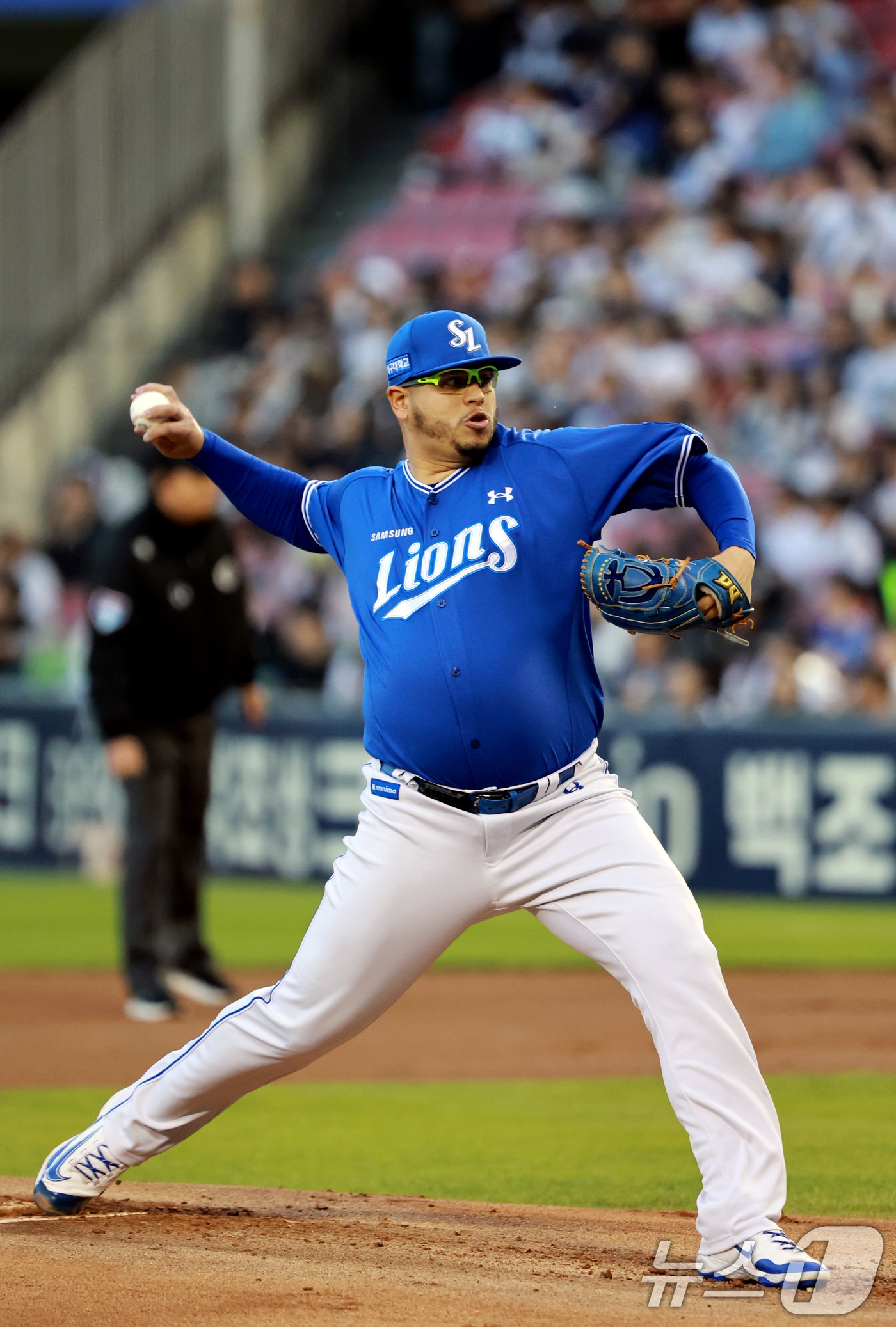 (서울=뉴스1) 이호윤 기자 = 28일 서울 송파구 잠실야구장에서 열린 '2026 신한 SOL KBO리그' 삼성 라이온즈와 두산 베어스의 경기, 삼성 선발 후라도가 1회말 등판해 …