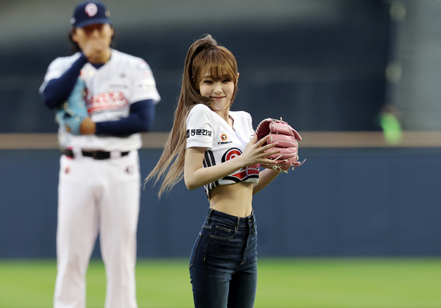 최예나, 시구 맘에 들어요!