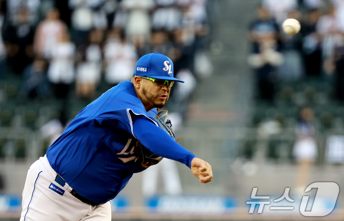 (서울=뉴스1) 이호윤 기자 = 28일 서울 송파구 잠실야구장에서 열린 '2026 신한 SOL KBO리그' 삼성 라이온즈와 두산 베어스의 경기, 삼성 선발 후라도가 1회말 등판해 …