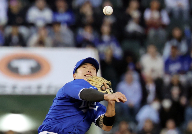 류지혁, 발 빠른 박찬호를 잡아야 해!