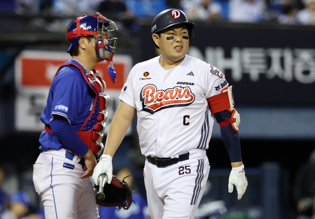 '삼진' 양의지, 배트에 공이 맞질 않네