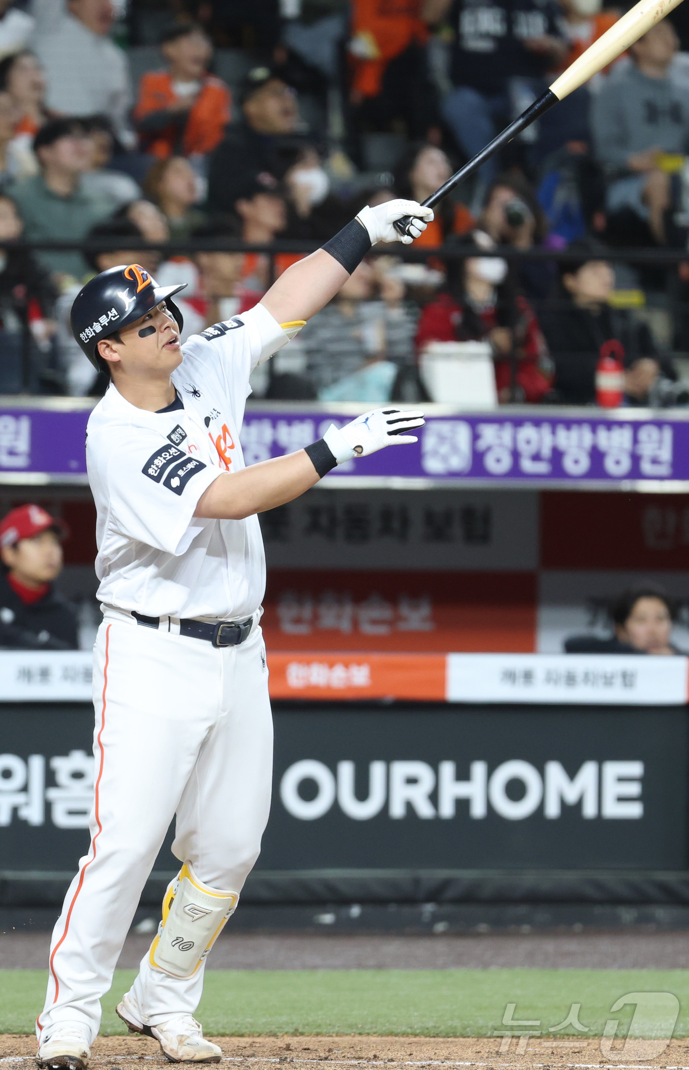 (대전=뉴스1) 김기남 기자 = 28일 대전 한화생명볼파크에서 열린 2026 신한 SOL KBO리그 SSG 랜더스와 한화 이글스의 경기에서 한화 노시환이 4회말 1,3루에서 1타점 …