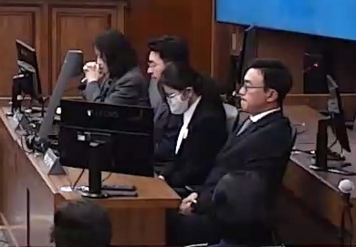 고개 숙인 김건희 여사