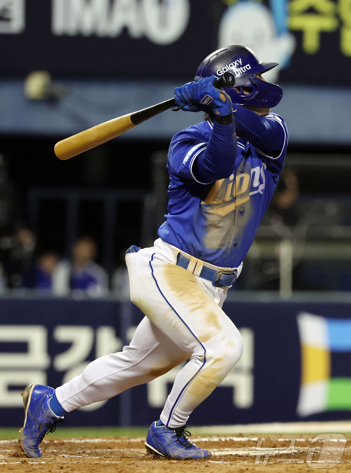 (서울=뉴스1) 김진환 기자 = 28일 서울 송파구 잠실야구장에서 열린 '2026 신한 SOL KBO리그' 삼성 라이온즈와 두산 베어스의 경기, 삼성 김성윤이 5회초 2사 1루 상 …