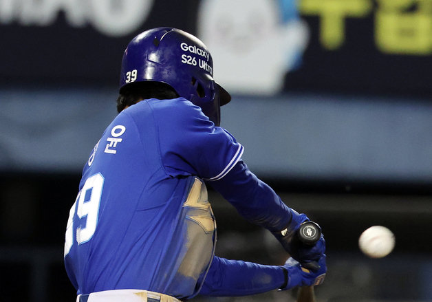 김성윤, 적시 2루타 폭발