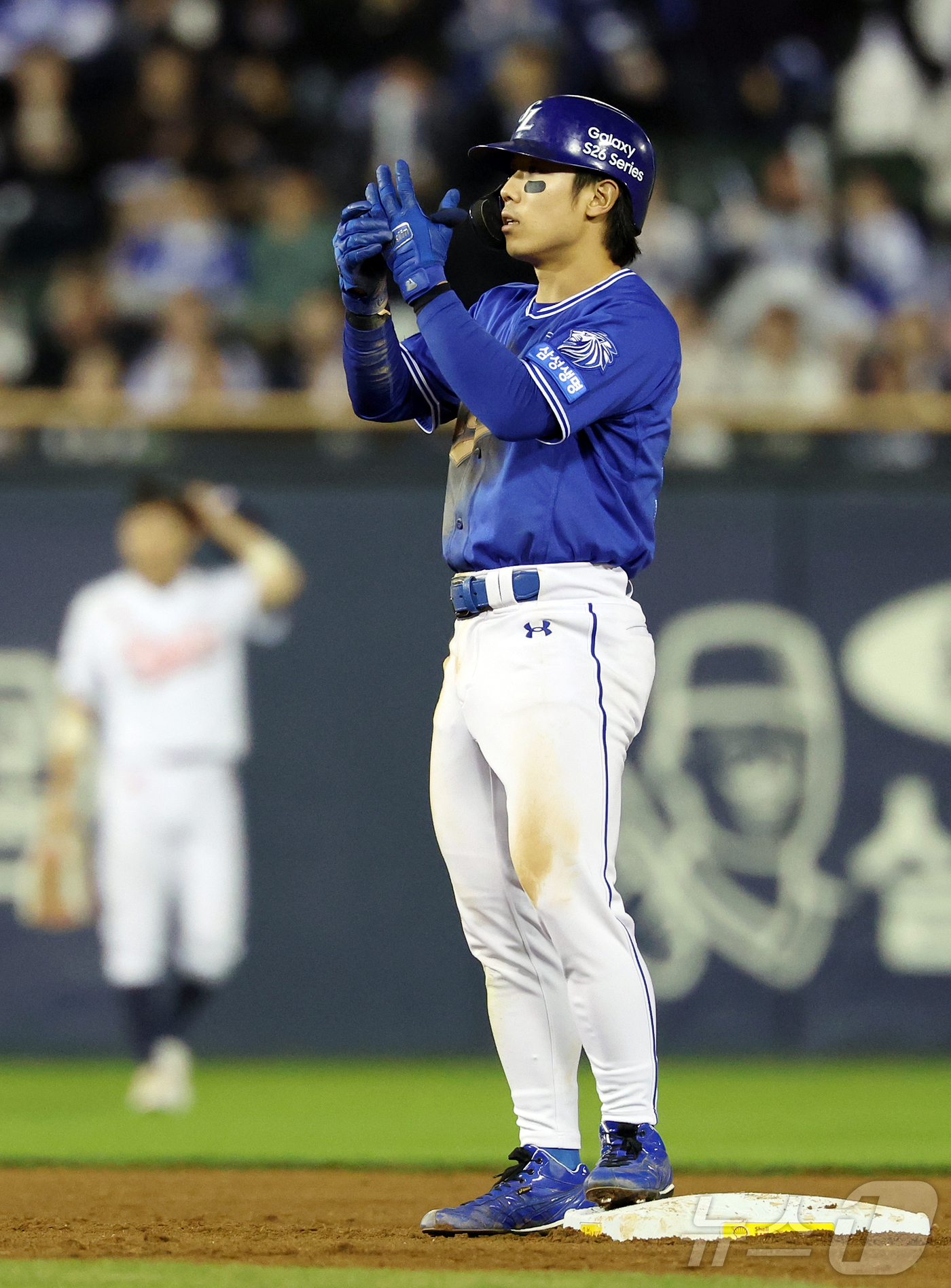 (서울=뉴스1) 김진환 기자 = 28일 서울 송파구 잠실야구장에서 열린 '2026 신한 SOL KBO리그' 삼성 라이온즈와 두산 베어스의 경기, 삼성 김성윤이 5회초 2사 1루 상 …