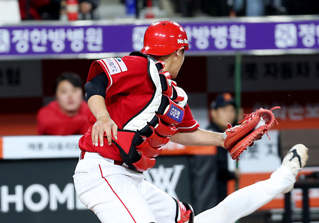 오재원, 역전을 위한 필사의 슬라이딩!