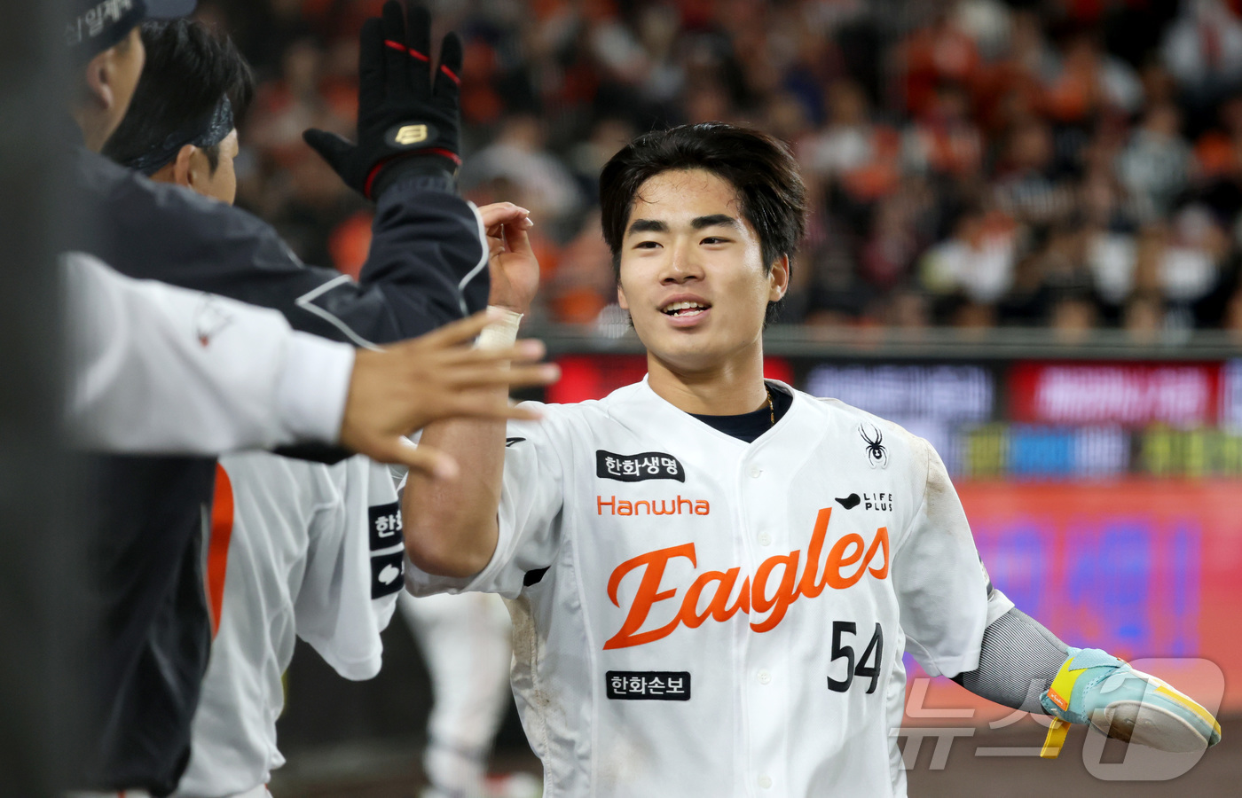 (대전=뉴스1) 김기남 기자 = 28일 대전 한화생명볼파크에서 열린 2026 신한 SOL KBO리그 SSG 랜더스와 한화 이글스의 경기에서 5회말 1사 1,3루에서 한화 3루주자 …