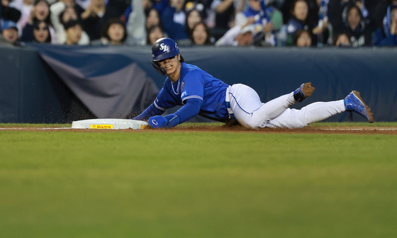 3루까지 달려나간 김성윤