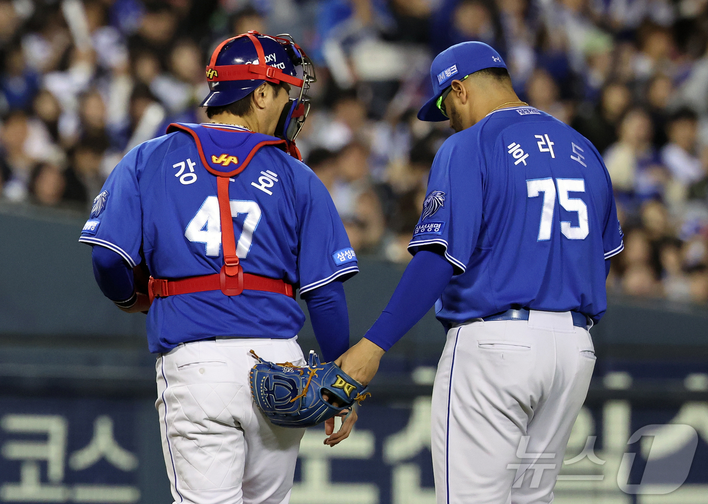 (서울=뉴스1) 김진환 기자 = 28일 서울 송파구 잠실야구장에서 열린 '2026 신한 SOL KBO리그' 삼성 라이온즈와 두산 베어스의 경기, 삼성 선발 후라도가 5회말 실점 없 …