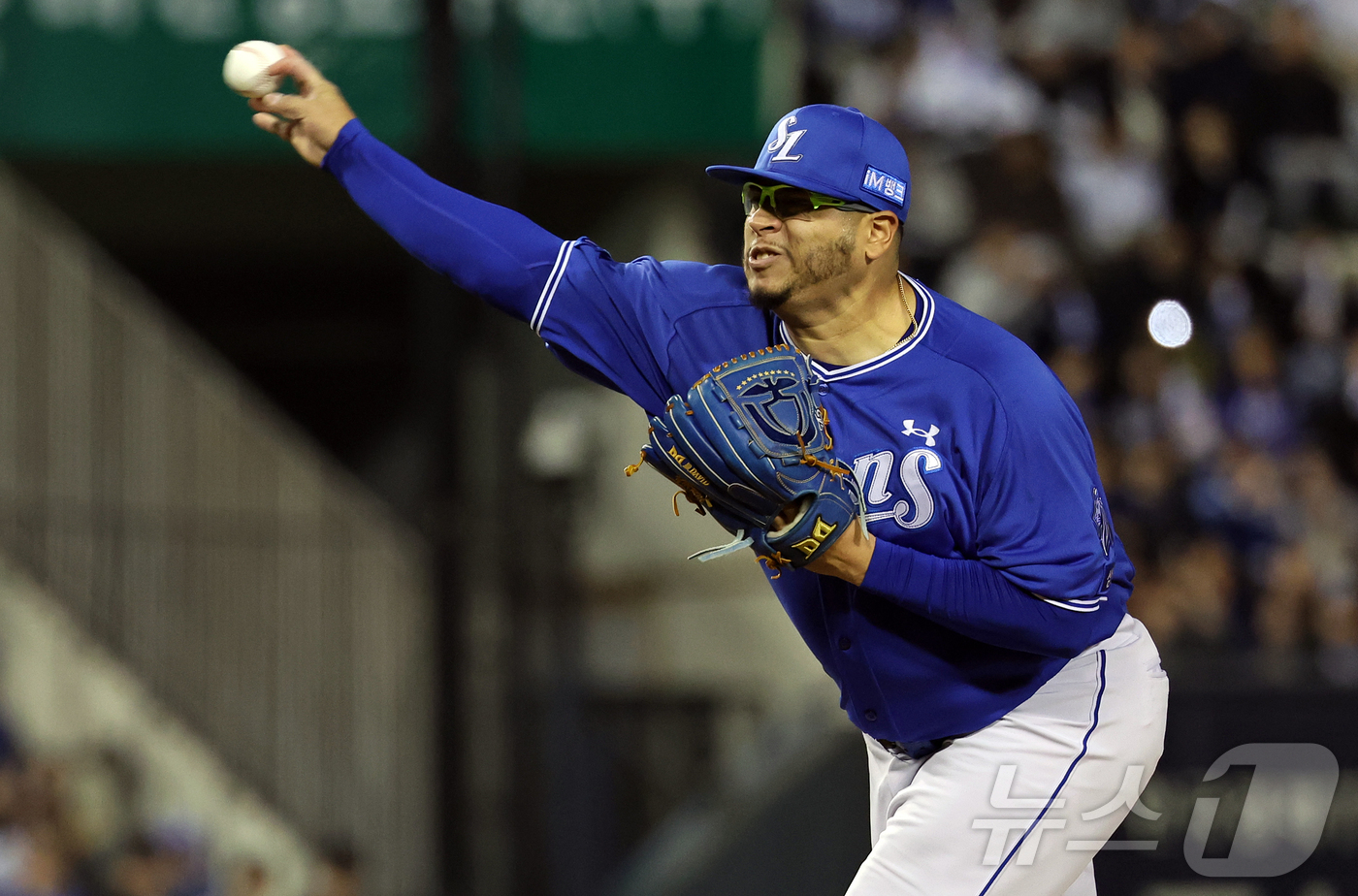 (서울=뉴스1) 김진환 기자 = 28일 서울 송파구 잠실야구장에서 열린 '2026 신한 SOL KBO리그' 삼성 라이온즈와 두산 베어스의 경기, 삼성 선발 후라도가 5회말 2사 1 …