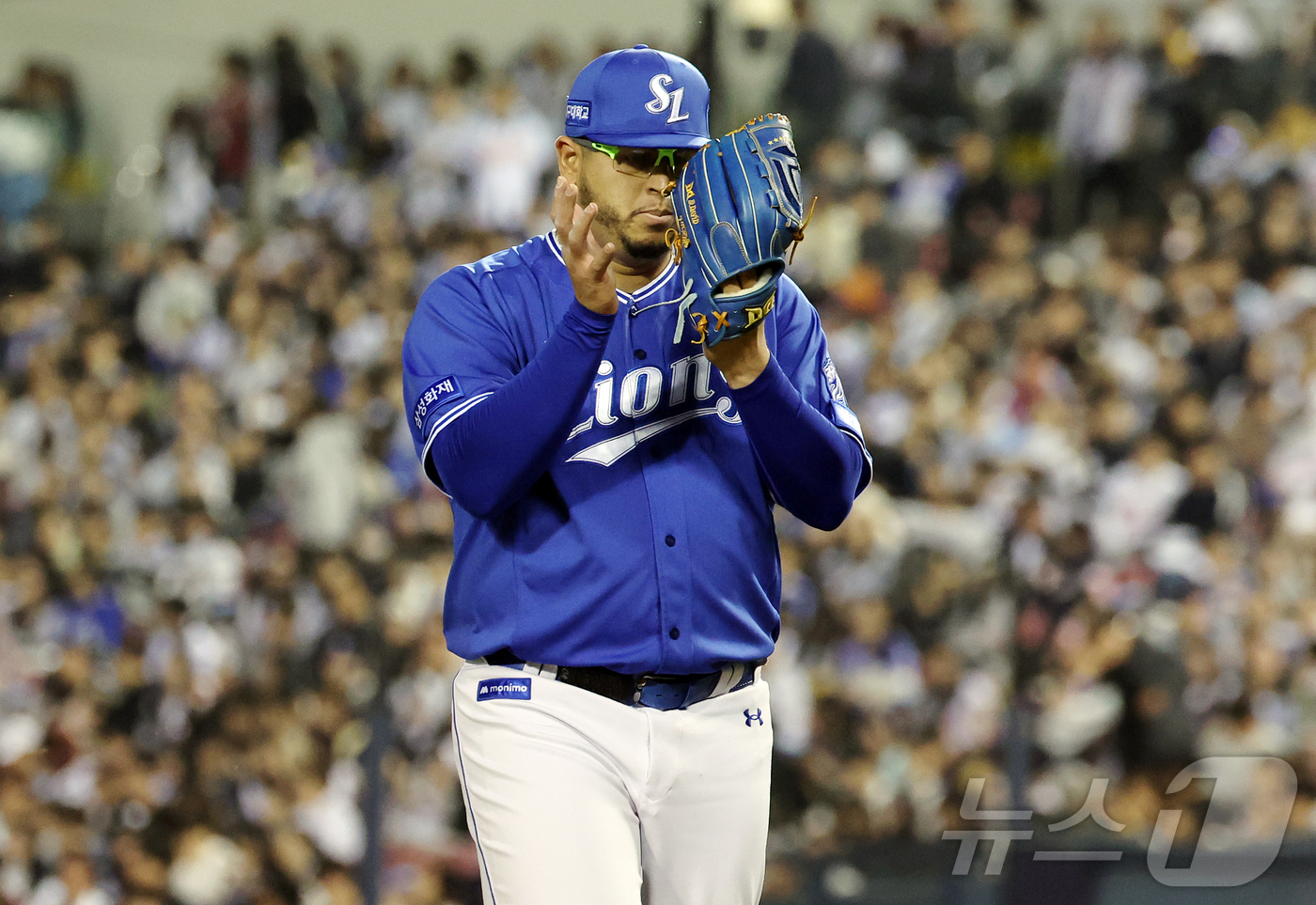 (서울=뉴스1) 김진환 기자 = 28일 서울 송파구 잠실야구장에서 열린 '2026 신한 SOL KBO리그' 삼성 라이온즈와 두산 베어스의 경기, 삼성 선발 후라도가 7회말 이닝을 …