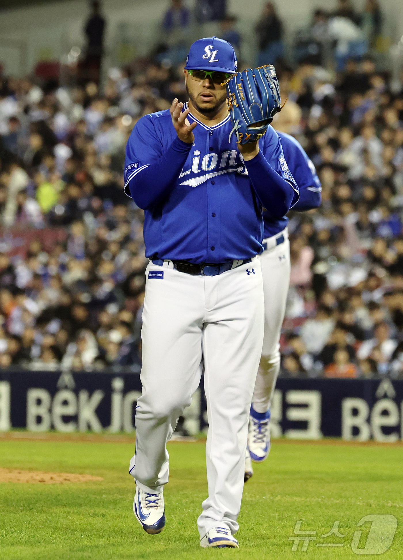 (서울=뉴스1) 김진환 기자 = 28일 서울 송파구 잠실야구장에서 열린 '2026 신한 SOL KBO리그' 삼성 라이온즈와 두산 베어스의 경기, 삼성 선발 후라도가 7회말 이닝을 …