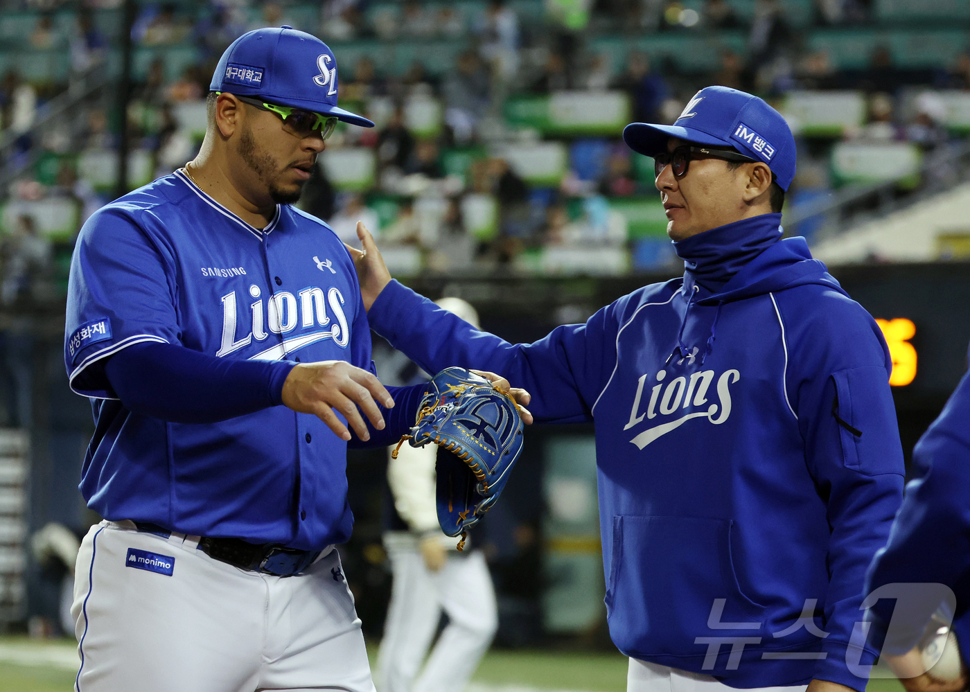 (서울=뉴스1) 김진환 기자 = 28일 서울 송파구 잠실야구장에서 열린 '2026 신한 SOL KBO리그' 삼성 라이온즈와 두산 베어스의 경기, 삼성 선발 후라도가 7회말 이닝을 …