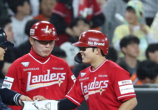 역전 2타점 3루타 정준재