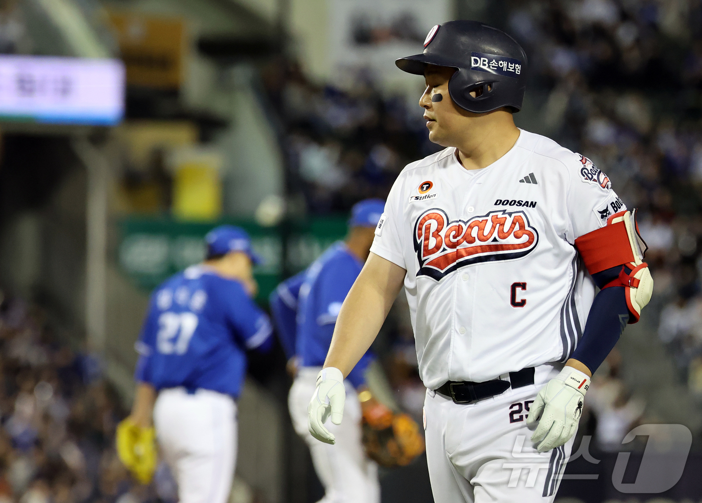 (서울=뉴스1) 김진환 기자 = 28일 서울 송파구 잠실야구장에서 열린 '2026 신한 SOL KBO리그' 삼성 라이온즈와 두산 베어스의 경기, 두산 양의지가 8회말 1사 만루 상 …