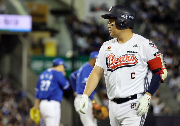 양의지, 1사 만루 찬스 못살리는 내야 플라이