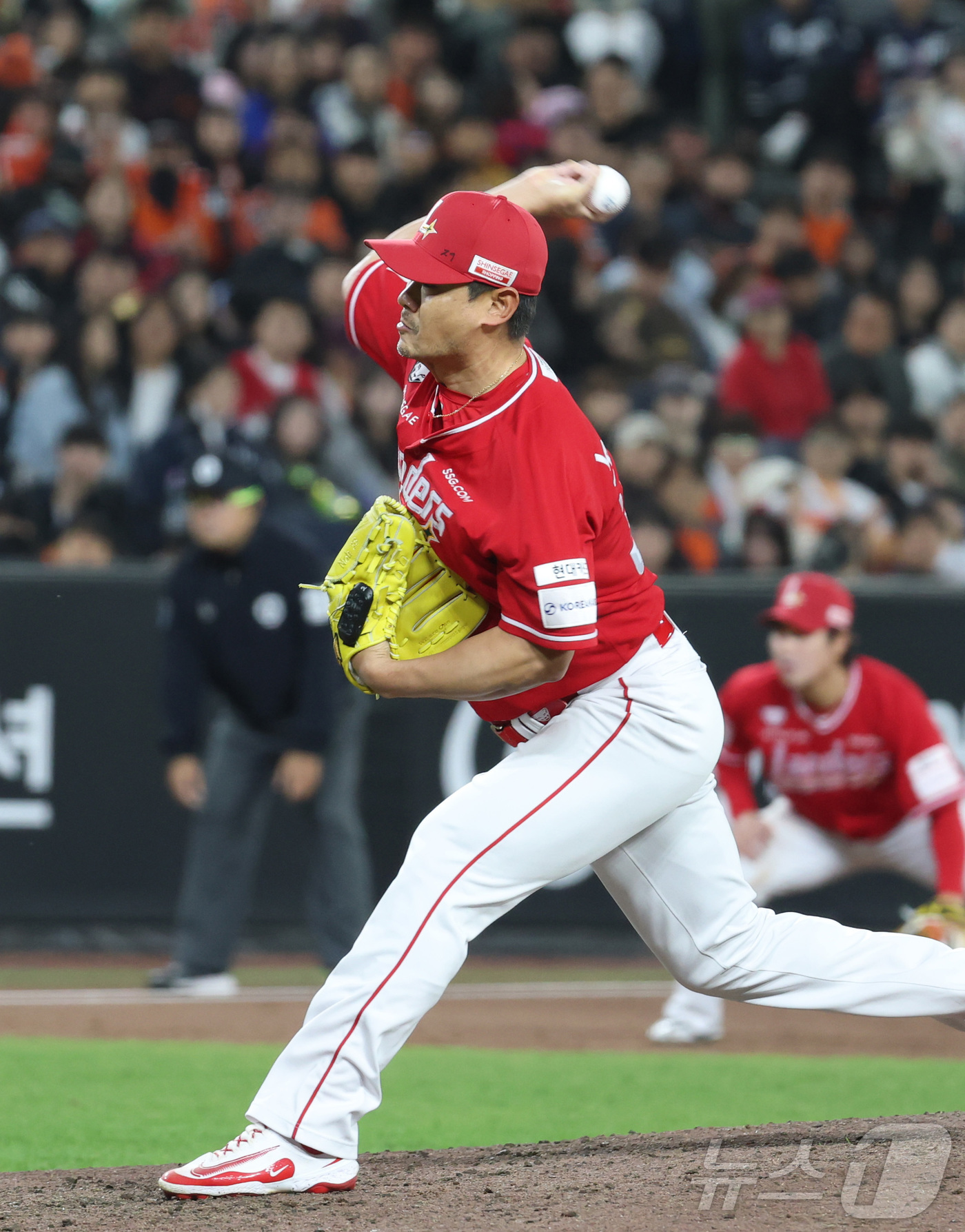 (대전=뉴스1) 김기남 기자 = 28일 대전 한화생명볼파크에서 열린 2026 신한 SOL KBO리그 SSG 랜더스와 한화 이글스의 경기에서 SSG 노경은이 투구하고 있다. 2026 …