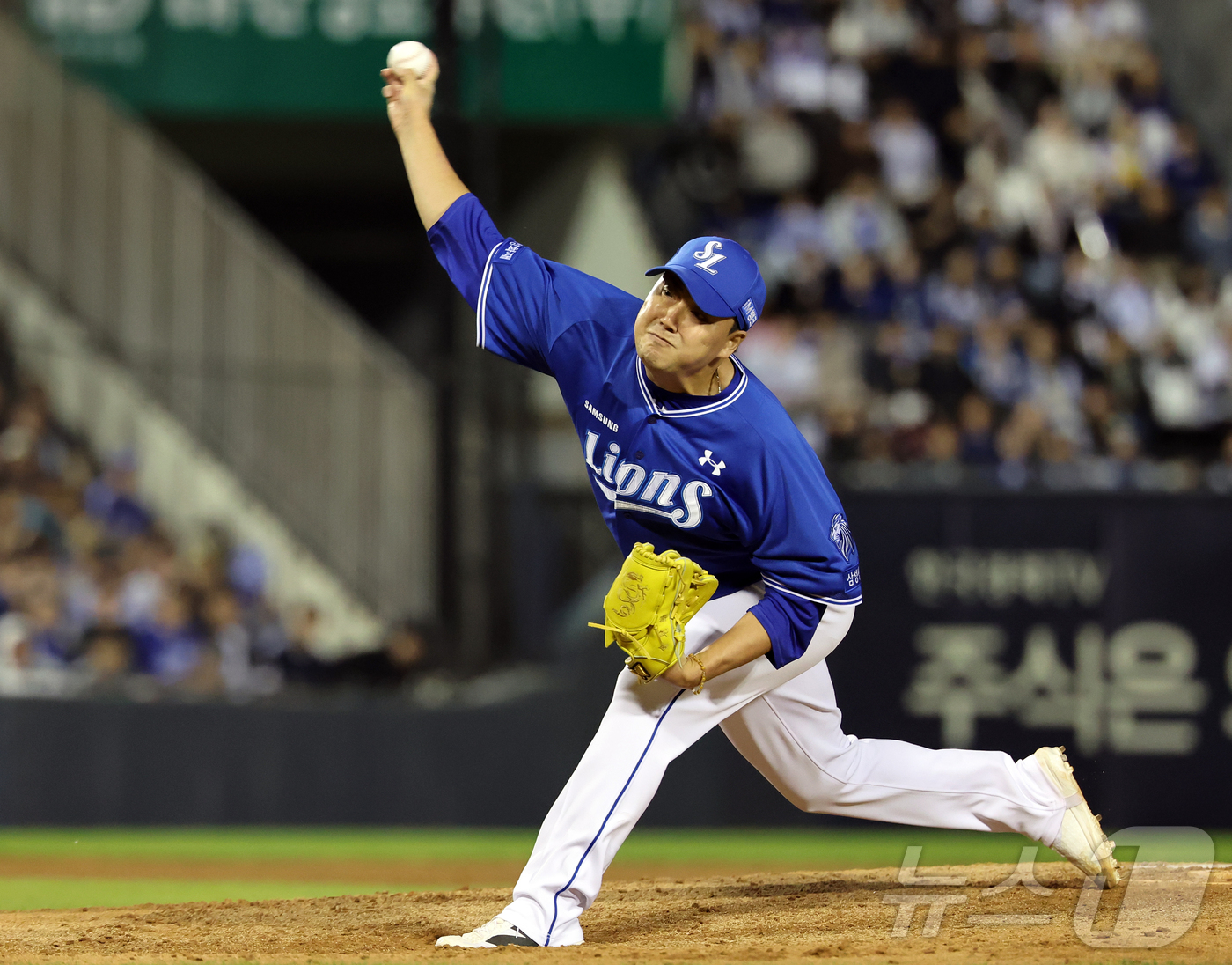 (서울=뉴스1) 김진환 기자 = 28일 서울 송파구 잠실야구장에서 열린 '2026 신한 SOL KBO리그' 삼성 라이온즈와 두산 베어스의 경기, 삼성 김태훈이 8회말 2사 만루 상 …