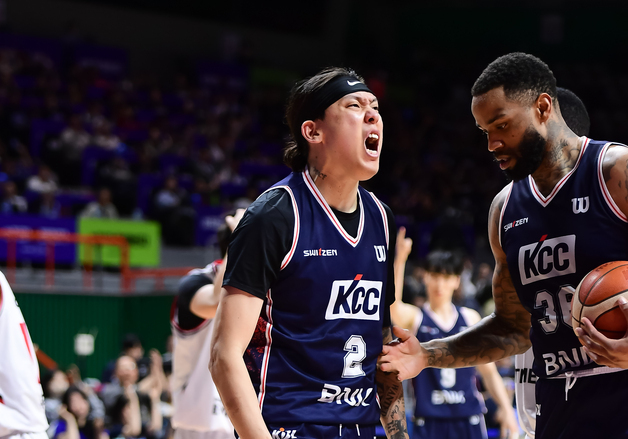 프로농구 KCC, 정관장 83-79 격파…챔프전 진출까지 1승 남았다
