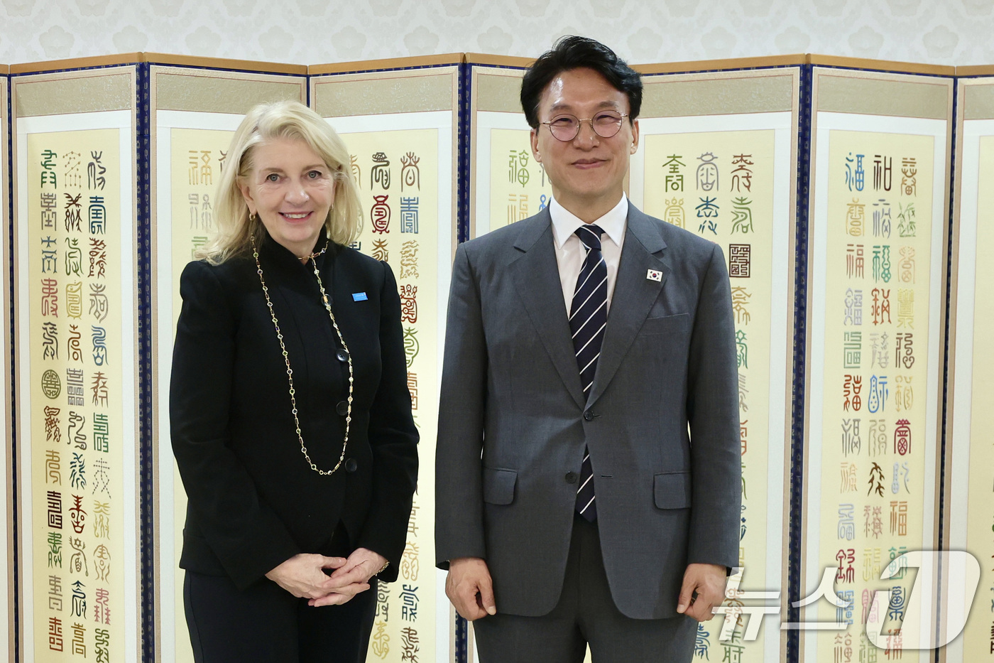 (서울=뉴스1) 임세영 기자 = 김민석 국무총리가 28일 서울 종로구 정부서울청사에서 캐서린 러셀(Catherine Russell) 유엔아동기금(UNICEF) 총재를 접견하고 있다 …