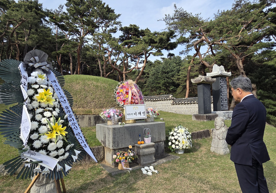 아산 이충무공묘 참배하는 허민 국가유산청장