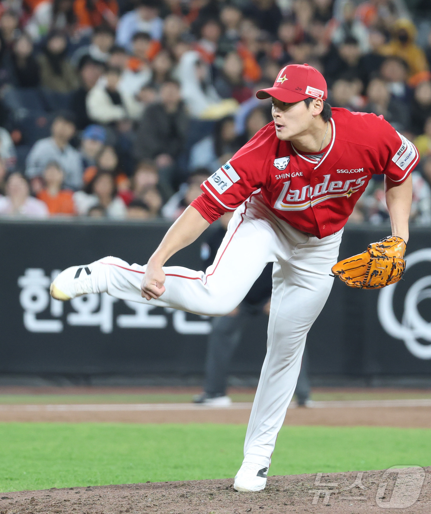 (대전=뉴스1) 김기남 기자 = 28일 대전 한화생명볼파크에서 열린 2026 신한 SOL KBO리그 SSG 랜더스와 한화 이글스의 경기에서 SSG  조병현이 8회말 구원 등판해 호 …