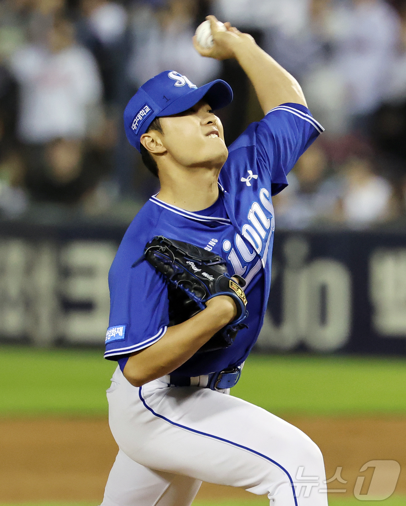 (서울=뉴스1) 김진환 기자 = 28일 서울 송파구 잠실야구장에서 열린 '2026 신한 SOL KBO리그' 삼성 라이온즈와 두산 베어스의 경기, 삼성 이승민이 9회말 무사 1,2루 …