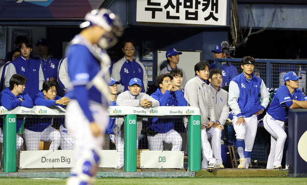 삼성 더그아웃 '9회말 동점이라니'