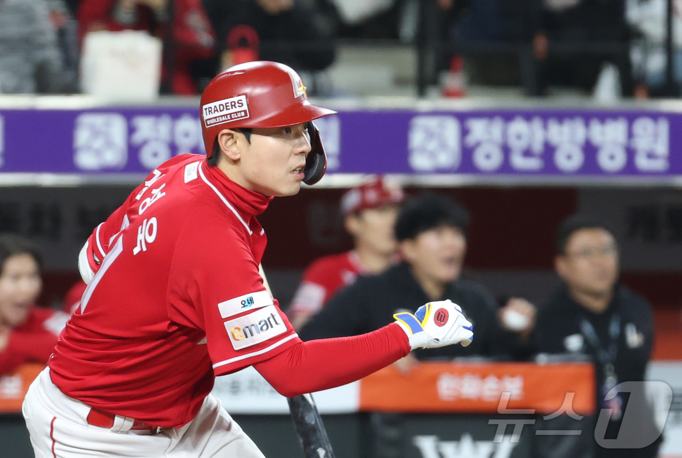 (대전=뉴스1) 김기남 기자 = 28일 대전 한화생명볼파크에서 열린 2026 신한 SOL KBO리그 SSG 랜더스와 한화 이글스의 경기에서 10회초 SSG 김성욱이 역전 1타점 안 …