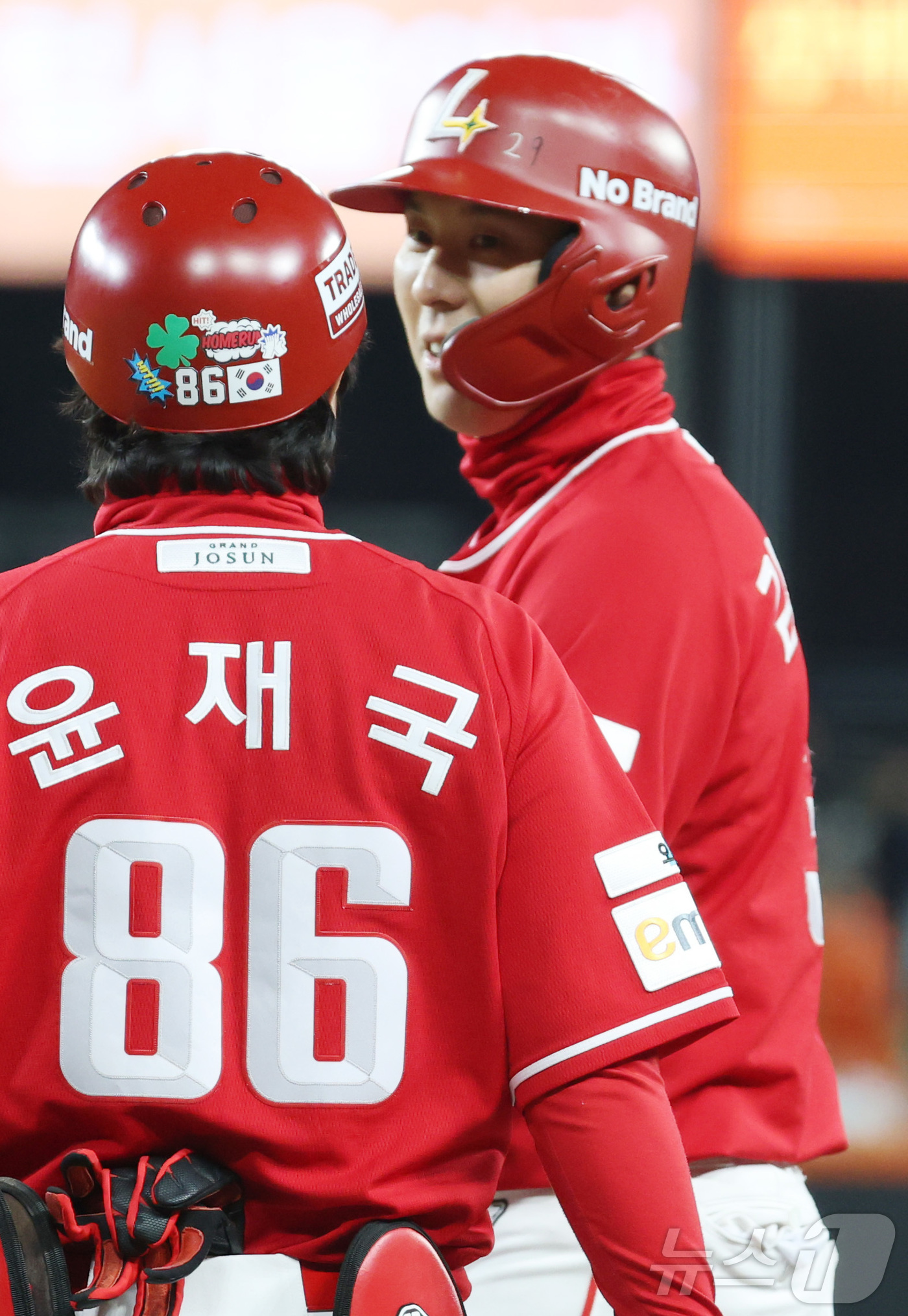 (대전=뉴스1) 김기남 기자 = 28일 대전 한화생명볼파크에서 열린 2026 신한 SOL KBO리그 SSG 랜더스와 한화 이글스의 경기에서 10회초 SSG 김성욱이 역전 1타점 안 …