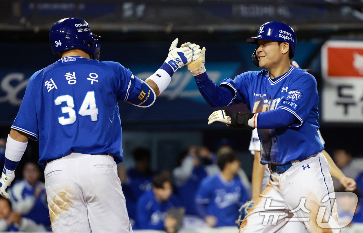 (서울=뉴스1) 이호윤 기자 = 28일 서울 송파구 잠실야구장에서 열린 '2026 신한 SOL KBO리그' 삼성 라이온즈와 두산 베어스의 경기, 삼성 박세혁이 연장 10회초 1사 …