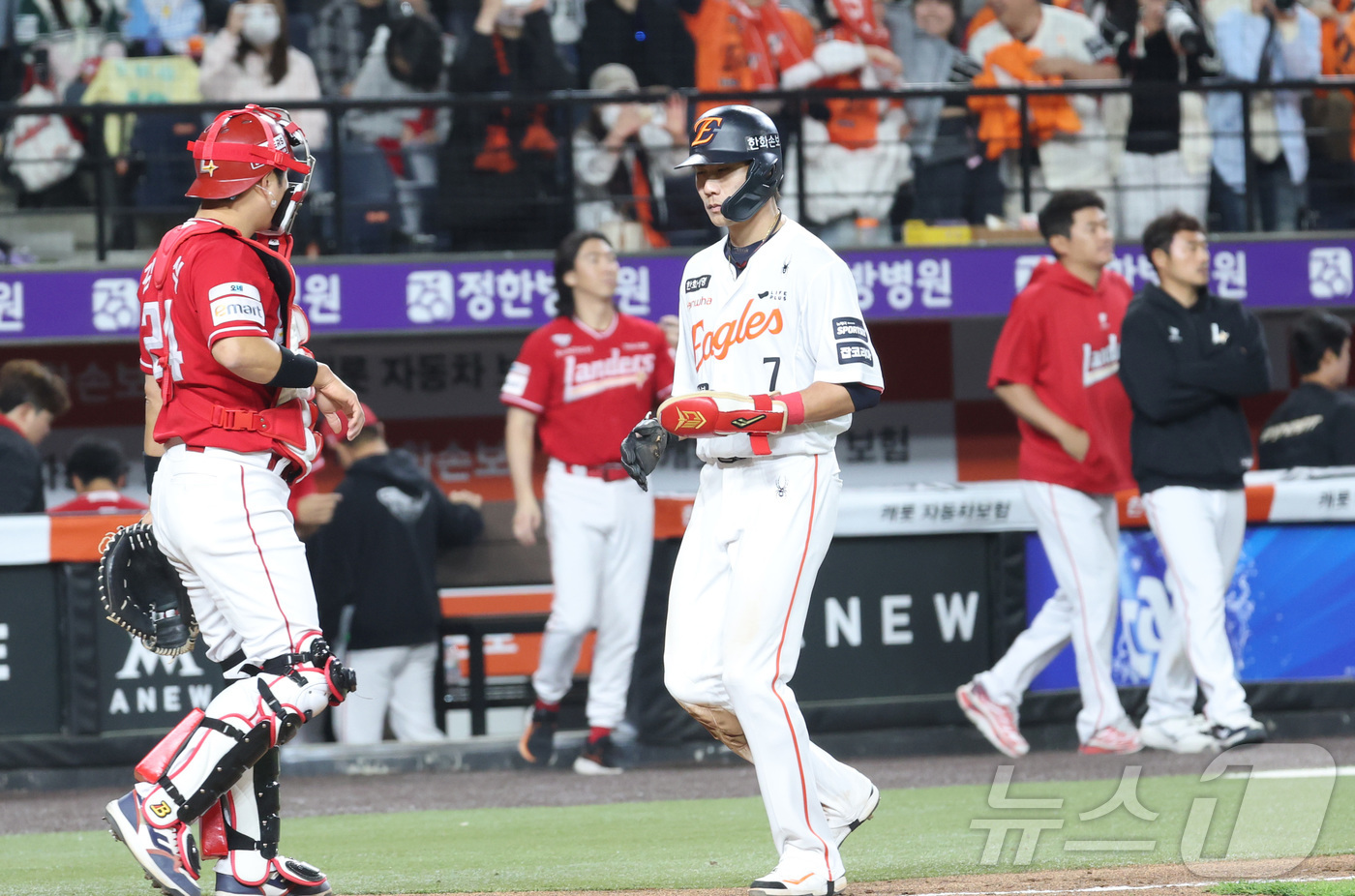 (대전=뉴스1) 김기남 기자 = 28일 대전 한화생명볼파크에서 열린 2026 신한 SOL KBO리그 SSG 랜더스와 한화 이글스의 경기에서 10회말 한화 2사 만루에서 노시환이 볼 …