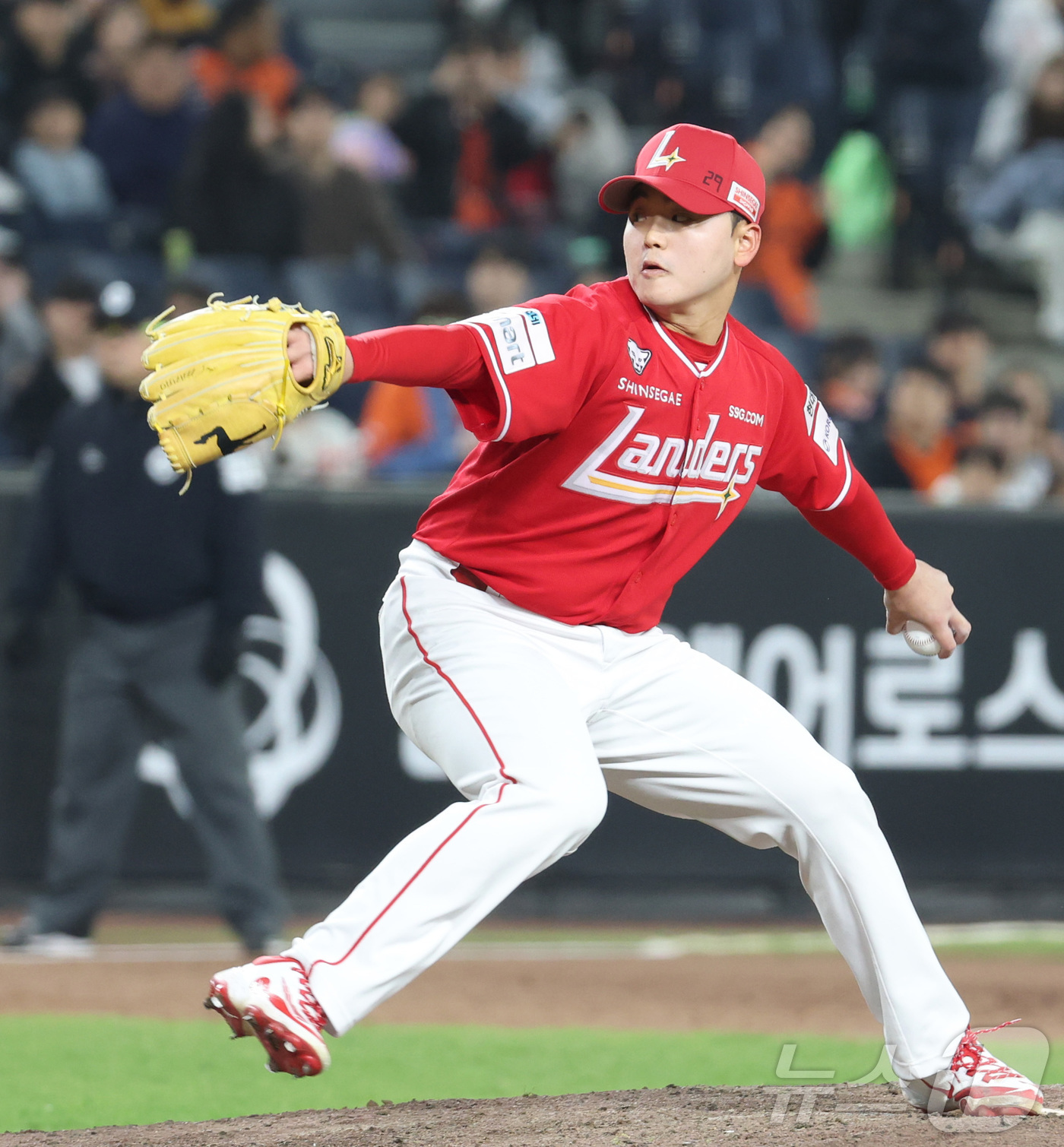 (대전=뉴스1) 김기남 기자 = 28일 대전 한화생명볼파크에서 열린 2026 신한 SOL KBO리그 SSG 랜더스와 한화 이글스의 경기에서 10회말 한화 2사 만루에서 SSG 이기 …