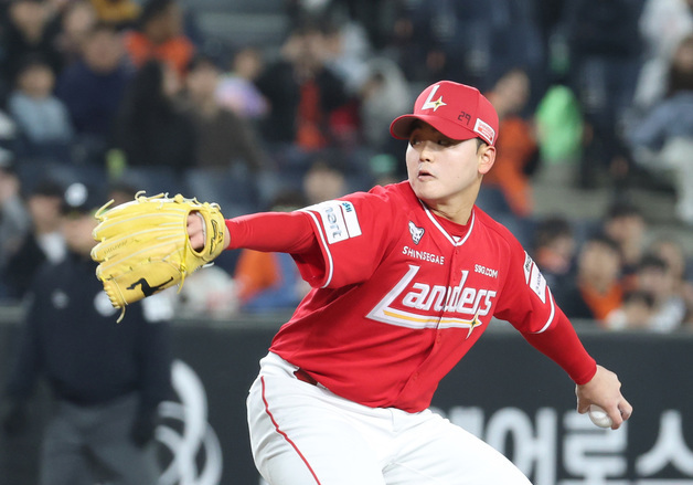 10회 연장 볼넷 내주는 SSG 이기순