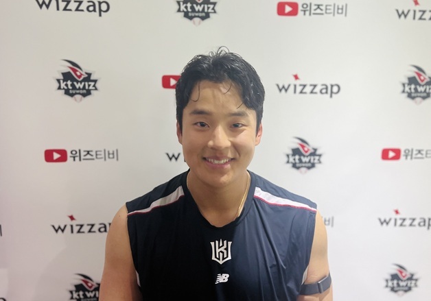 '늦게 핀 꽃' KT 강민성 "첫 끝내기 안타, 프로 데뷔 후 가장 짜릿"