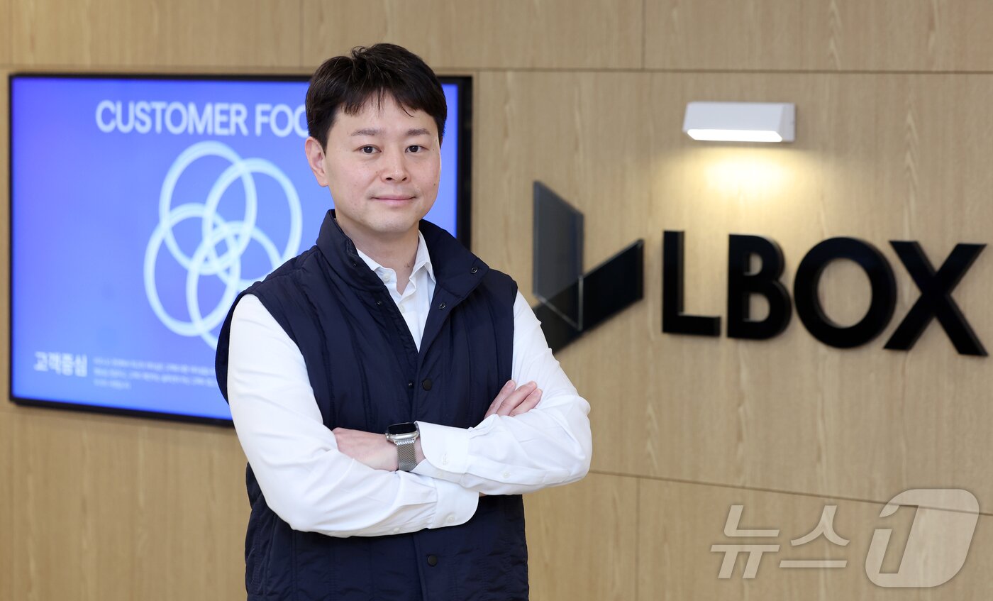 본문 이미지 - 이진 엘박스 대표가 서울 강남구 테헤란로 엘박스 본사에서 뉴스1과 인터뷰에 앞서 포즈를 취하고 있다. 2026.4.28 ⓒ 뉴스1 김진환 기자