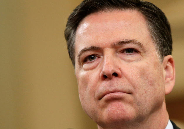 조개껍데기 사진 올렸다가…"'트럼프 정적' 코미 전 FBI 국장 또 기소"