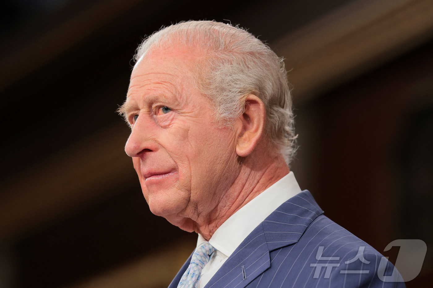 (워싱턴 로이터=뉴스1) 김경민 기자 = 찰스 3세 영국 국왕이 28일(현지시간) 미국 워싱턴DC에 있는 국회의사당 하원 회의장에서 연설을 하기 위해 도착했다. 2026.4.28ⓒ …