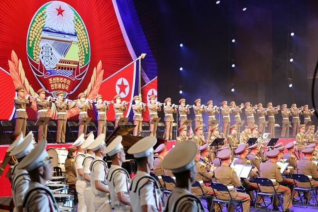 김정은, 군악단 창립 80주년 연주회 관람…"국가의 얼굴"