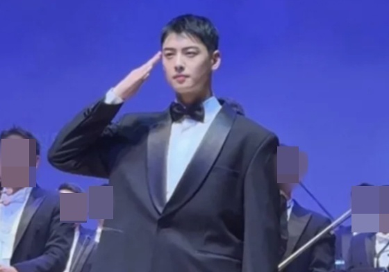 '130억 세금 완납' 후 첫 포착…차은우, 군악대 행사서 각 잡힌 거수경례