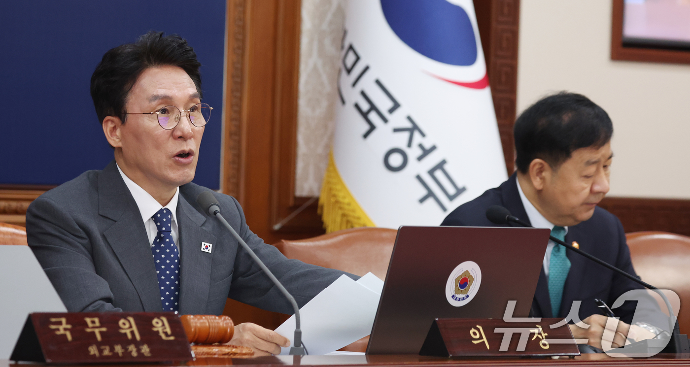 (서울=뉴스1) 김명섭 기자 = 김민석 국무총리가 29일 오전 서울 종로구 세종대로 정부서울청사에서 열린 임시국무회의 겸 비상경제본부회의에서 모두 발언을 하고 있다.  2026.4 …