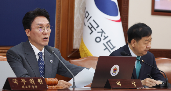 임시국무회의 주재하는 김민석 총리