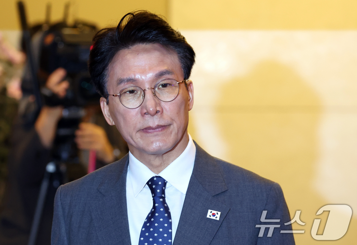 (서울=뉴스1) 김명섭 기자 = 김민석 국무총리가 29일 오전 서울 종로구 세종대로 정부서울청사에서 열린 임시국무회의 겸 비상경제본부회의에 참석하고 있다. 2026.4.29/뉴스1 …