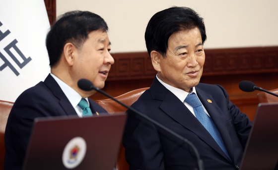 대화하는 구윤철 부총리와 정동영 장관