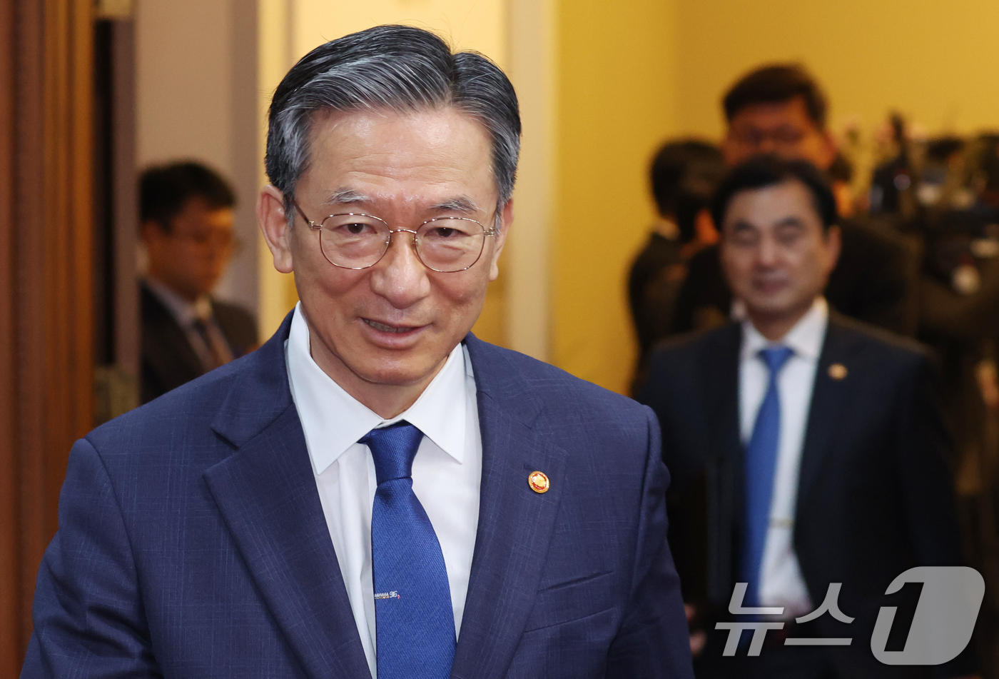 (서울=뉴스1) 김명섭 기자 = 정성호 법무부 장관이  29일 오전 서울 종로구 세종대로 정부서울청사에서 열린 임시국무회의 겸 비상경제본부회의에 참석하고 있다. 2026.4.29/ …