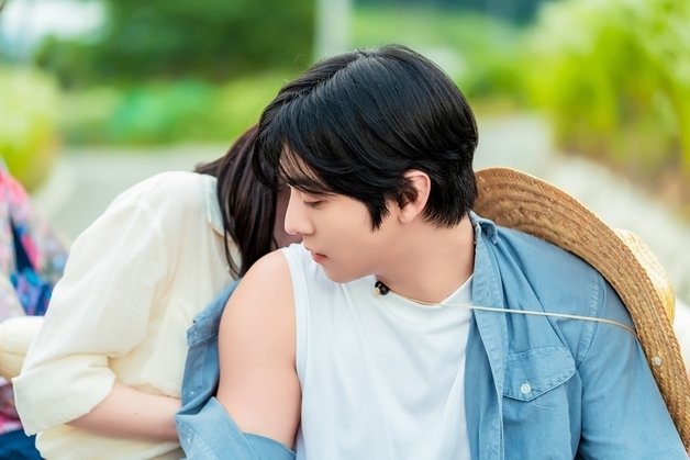 '오매진' 안효섭·채원빈, 경운기에서 초밀착 스킨십? '핑크빛'