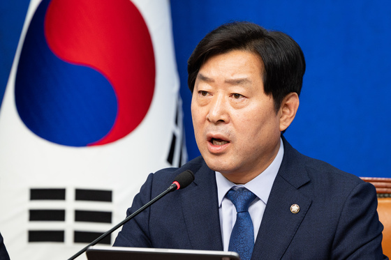 친여 유튜버 최욱 "일베, 탱크로 밀어야"…與황명선 "파시즘 언어, 한심"