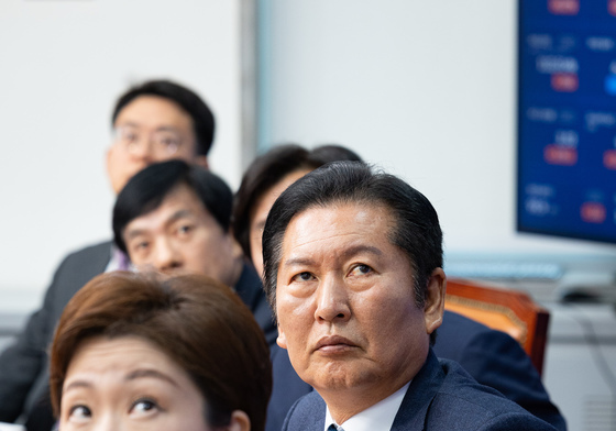 국정조사 청문회 김성태 전 쌍방울 회장 증언 바라보는 정청래 대표