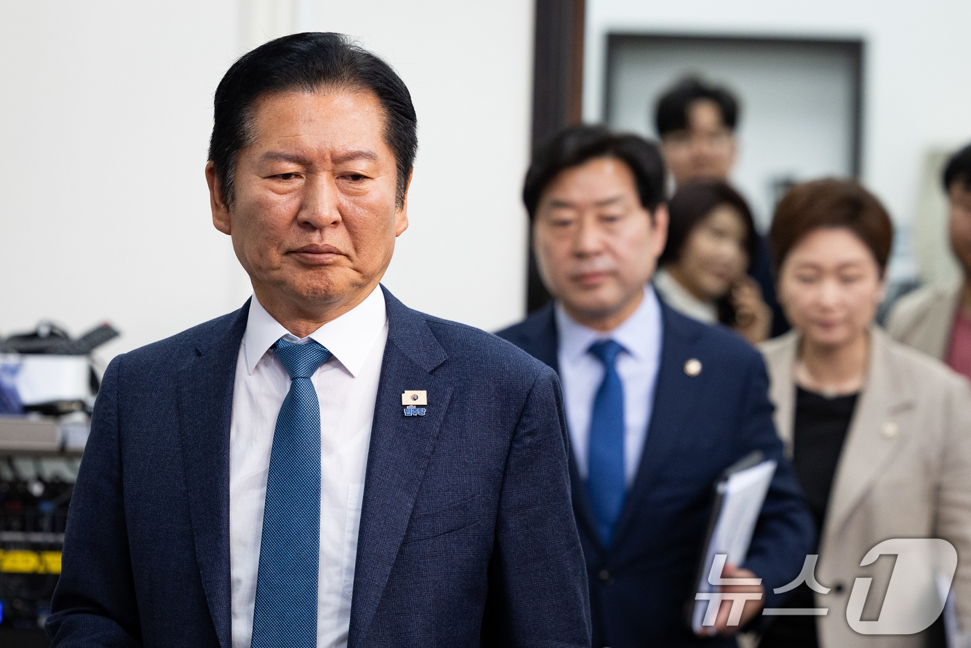 (서울=뉴스1) 유승관 기자 = 정청래 더불어민주당 대표를 비롯한 지도부가 29일 서울 여의도 국회에서 열린 최고위원회의에 참석하고 있다. 2026.4.29/뉴스1